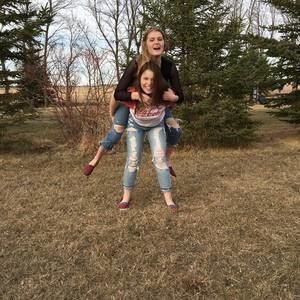 Meet your Posher, Dakota